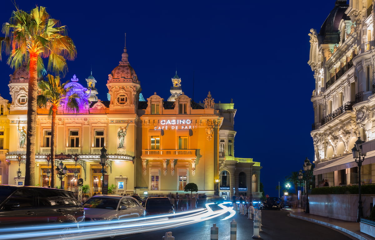 Casino de Paris at night
