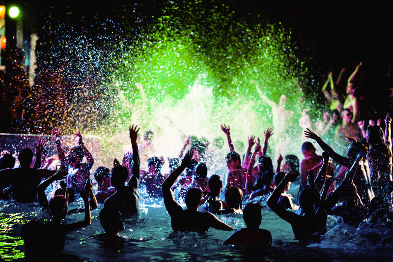 Las Vegas Pool Party Drai's Nightlife Sapphire Pool & Dayclub AYU Club Splash Dancing Lights Rave