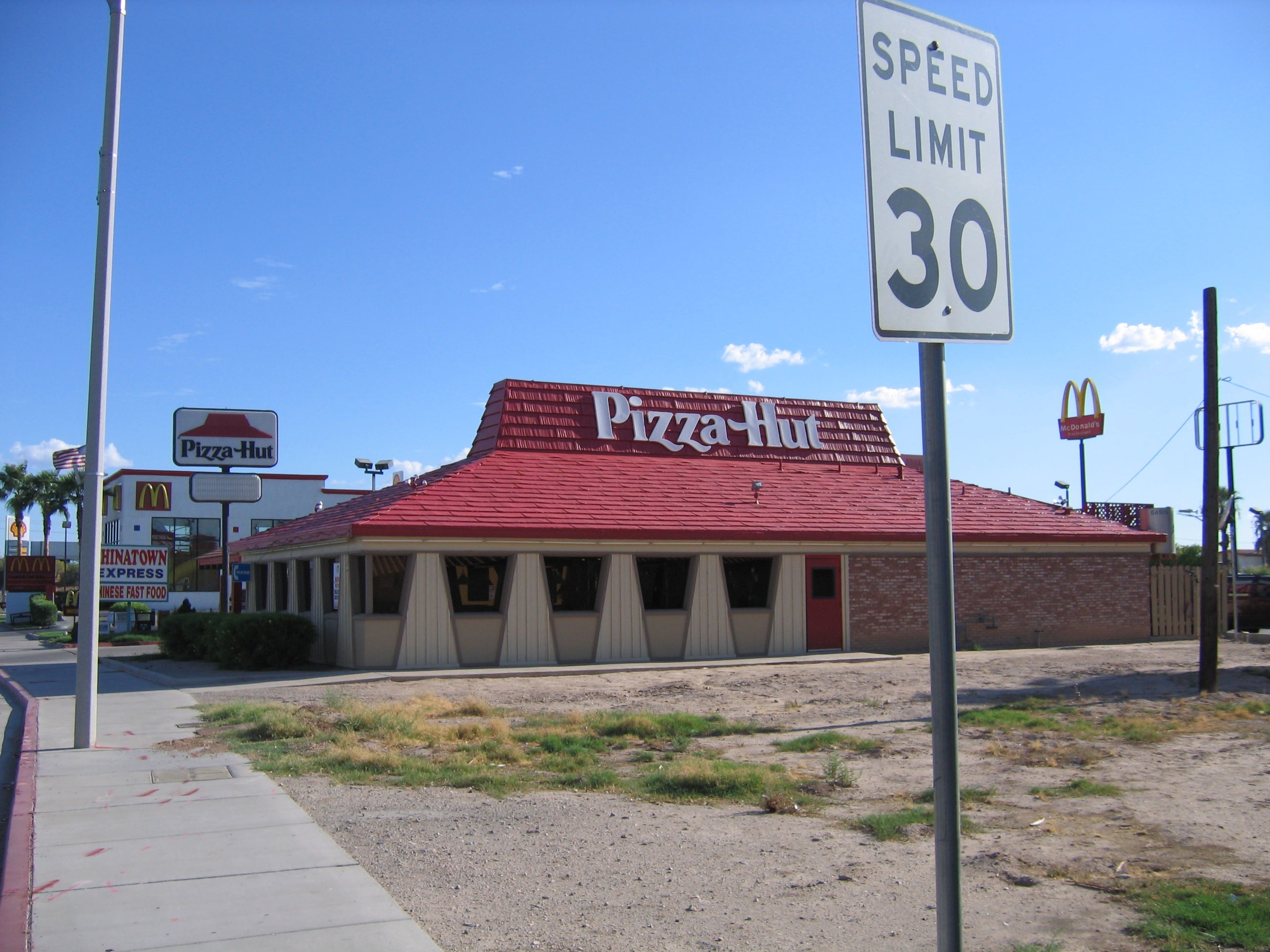 Pizza Hut Sold in $2.7 Billion Deal as Yum Brands Reshapes Portfolio Pizza Hut Sold in $2.7 Billion Deal as Yum Brands Reshapes Portfolio