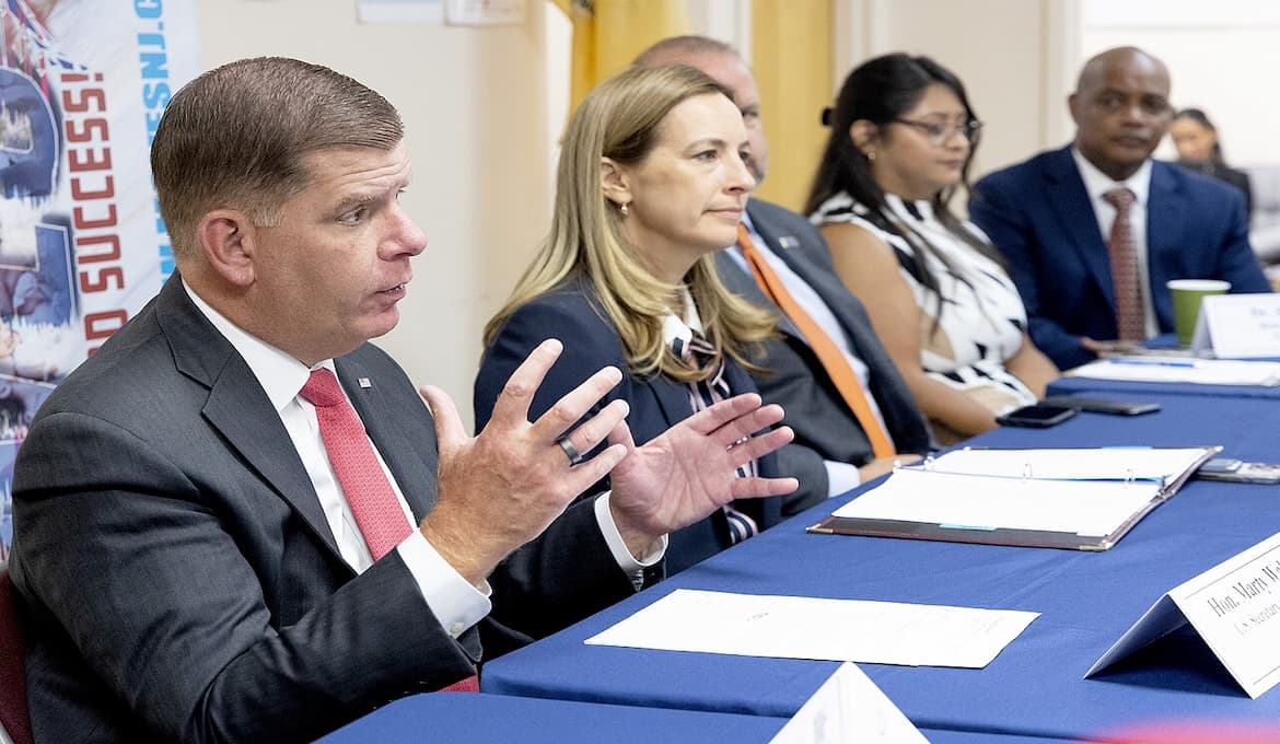 Photo by US Department of Labor, CC BY 2.0, via Wikimedia Commons